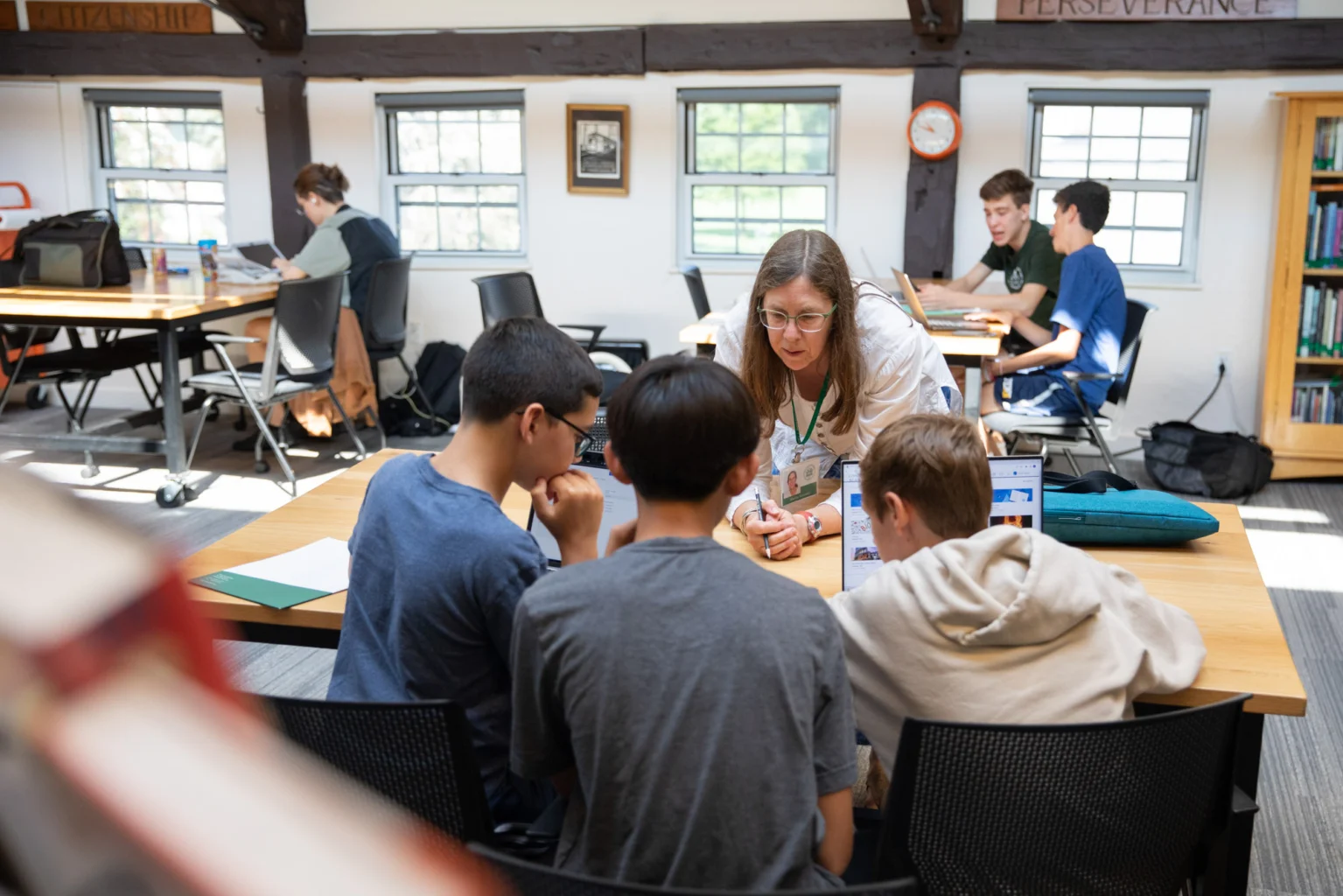 Martha Kennedy works with students in the J. Josephine Tucker Library on August 29, 2022.