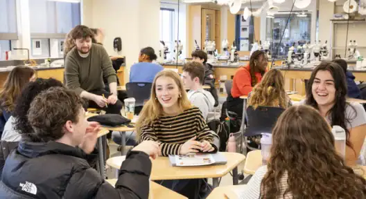 Students discuss ontology and the brain in Kim Goodman's class.